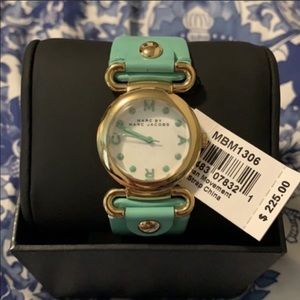 💕😍SALE 1 week only Marc Jacobs mint NWT leather watch